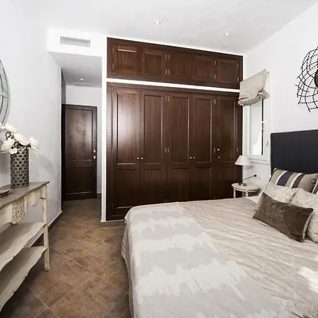 Villa Bini Estel فيلة *